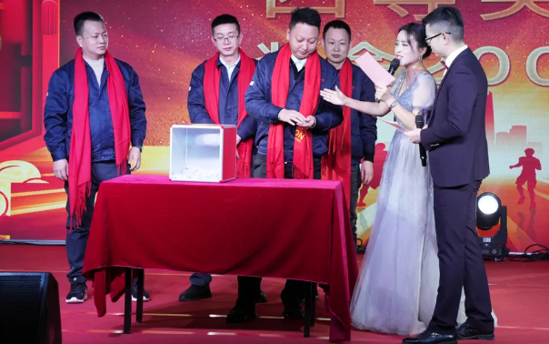 黄石ng电子游戏2024年终晚会：：：凝心聚力，共创绚烂！！